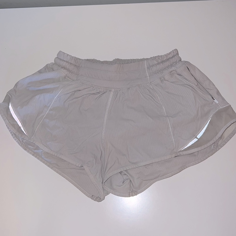 Lululemon hotty hot shorts in 2.5 white
